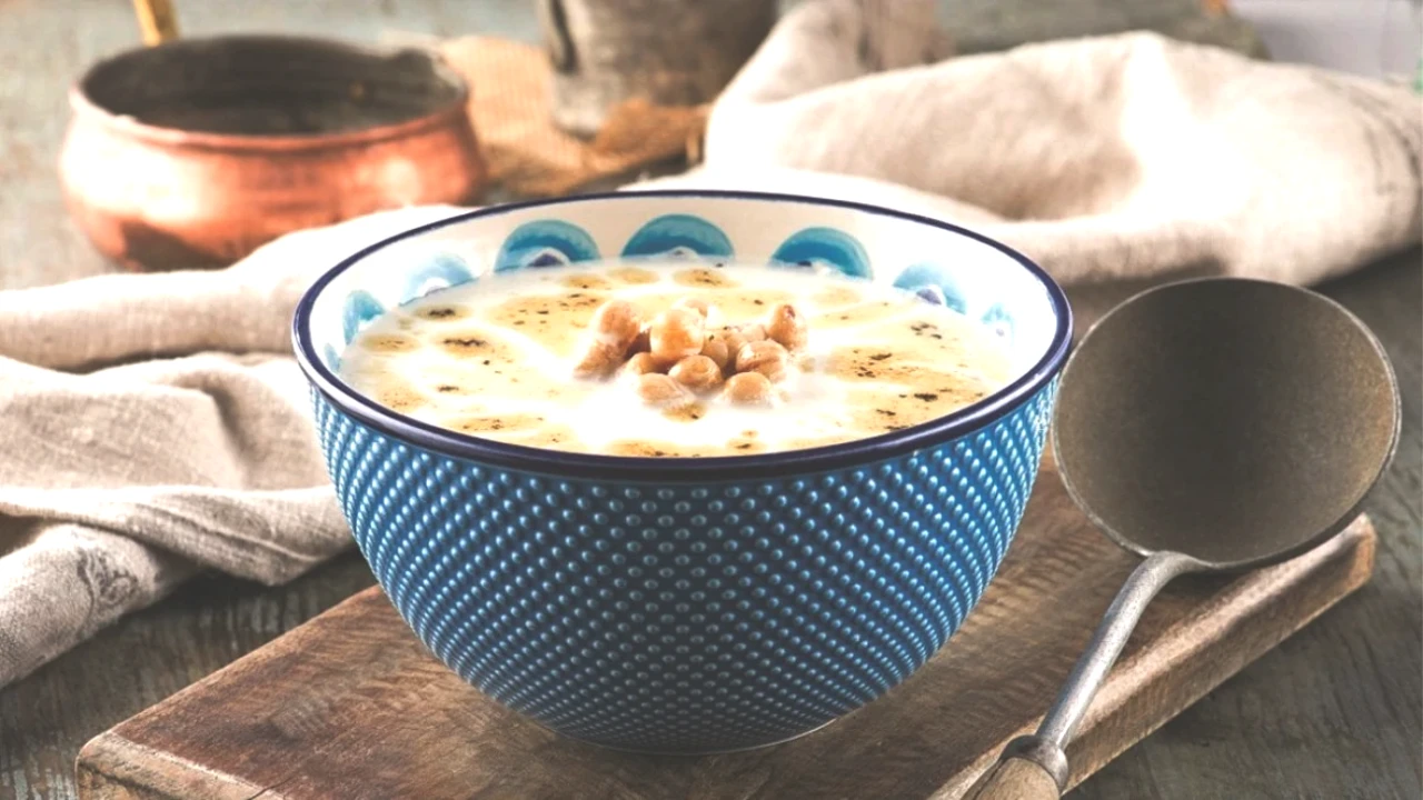 Serinleten Ayran Aşı Çorbası Tarifi: Doyurucu ve Bağırsak Dostu Sofralarınıza Canlılık Katın!