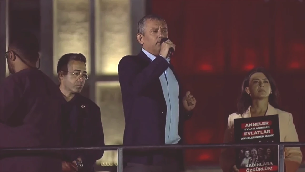 Erdoğan Cumhurbaşkanlığı Görevini Bıraktı: Türkiye’de Kritik Değişim!