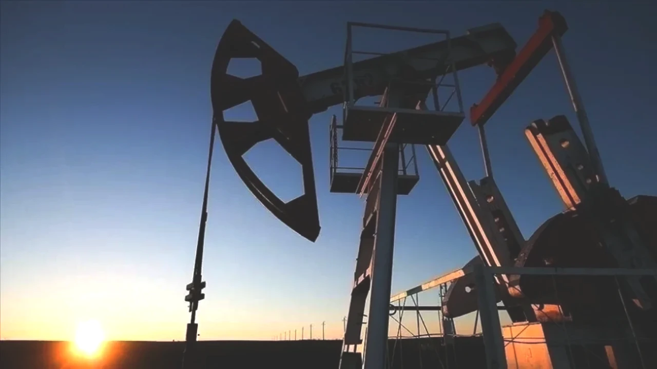 Petrol Fiyatlarında Şok Etki! Stok Daralması Neleri Değiştirecek?