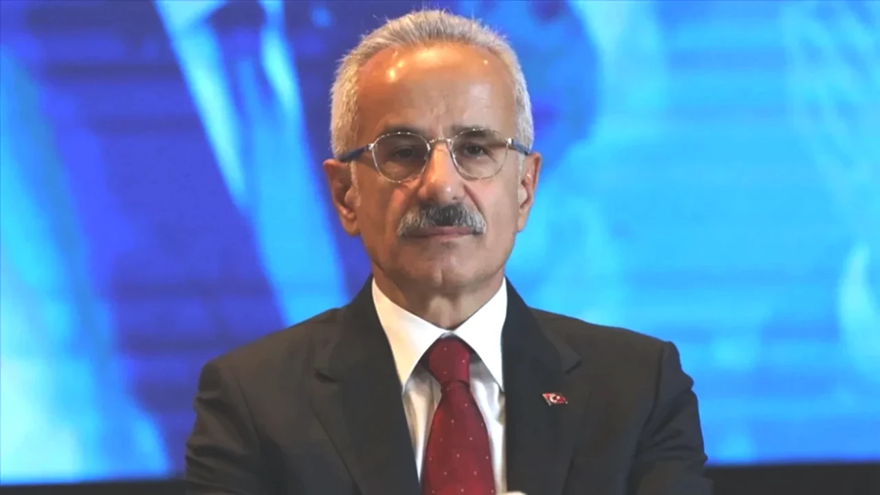 Hızlı Tren Seferlerinde Yeni Rekor! Bakan Uraloğlu: 100 Milyon Yolcu Geçti