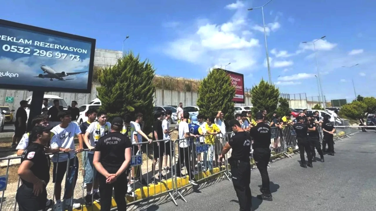 Fenerbahçe'nin Yeni Transferi İçin Taraftar Coşkusu! İşte Sayı Detayları!