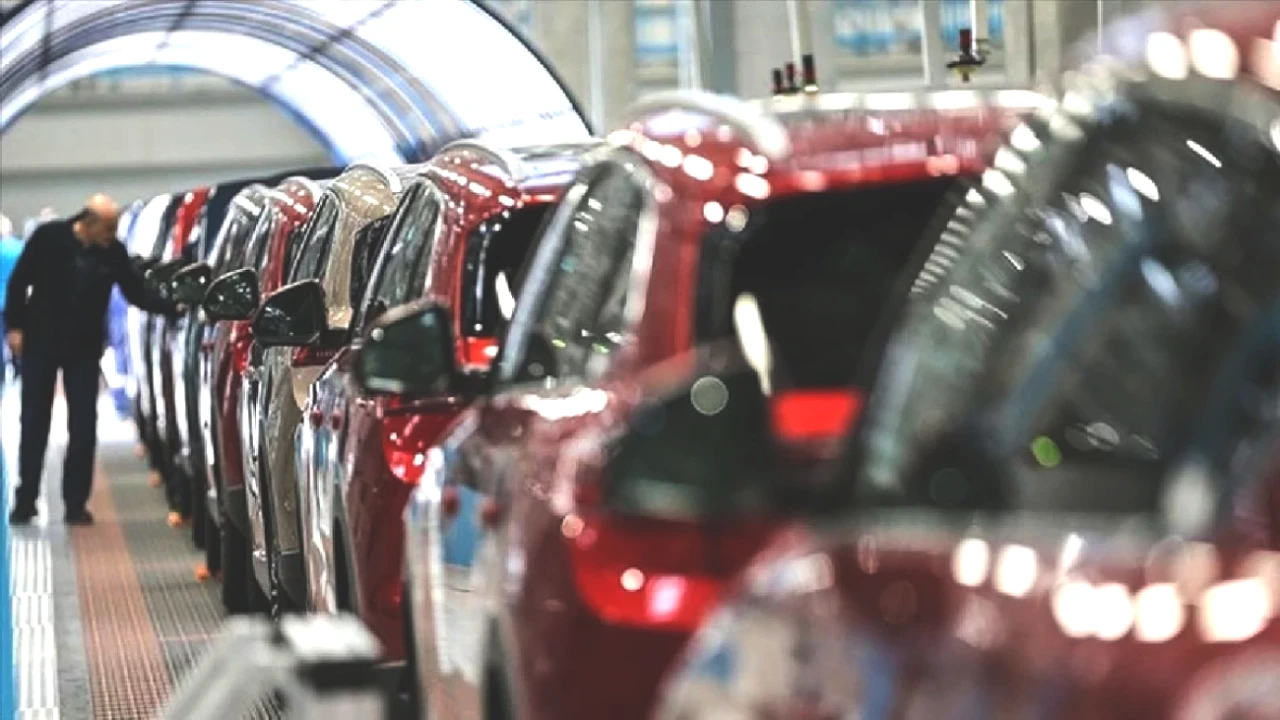 Ünlü Otomotiv Devi 1 Milyon Aracı Geri Çağırıyor! Yazılım Hatasının Şok Etkileri