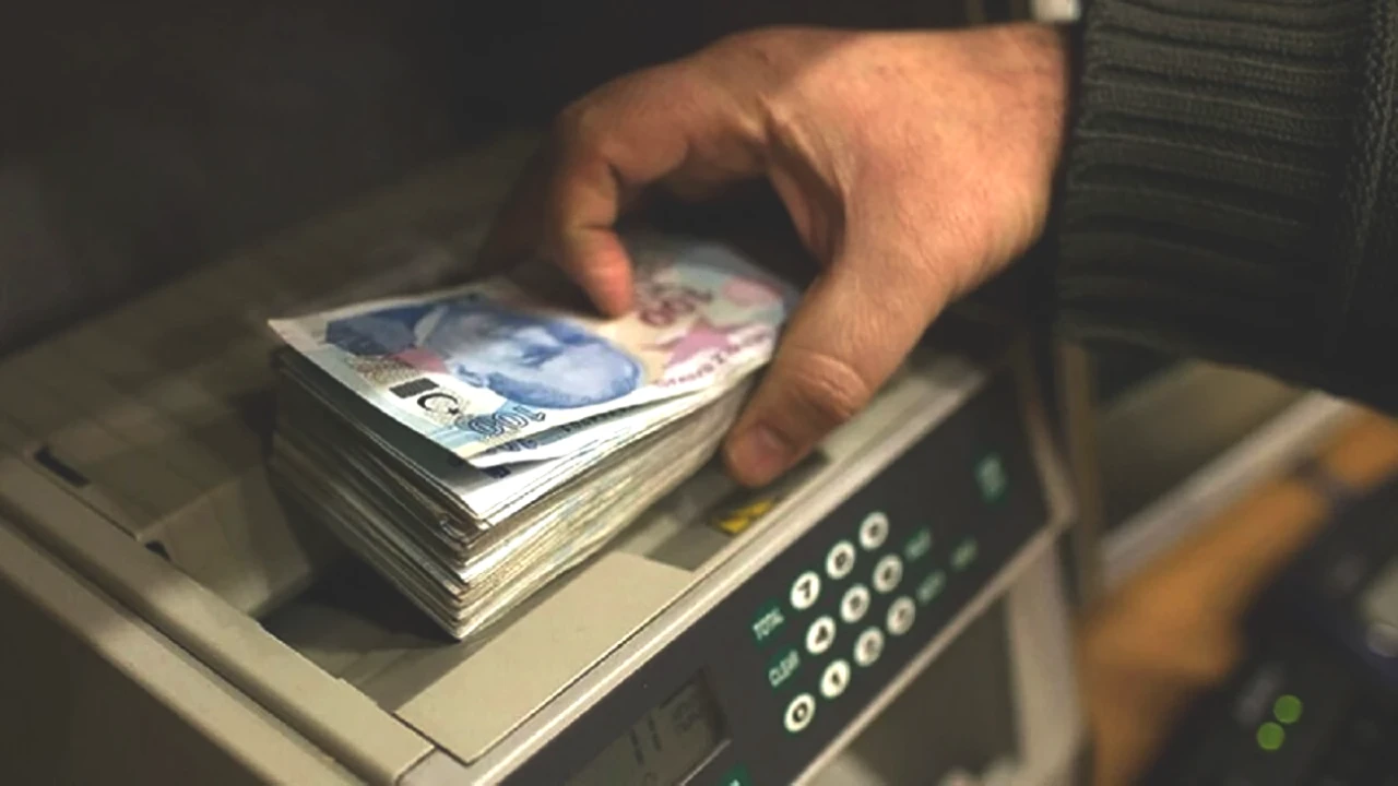 TL Yatırımcılarını Şok Eden Gelişme! Bankalardan 2025 Kararı
