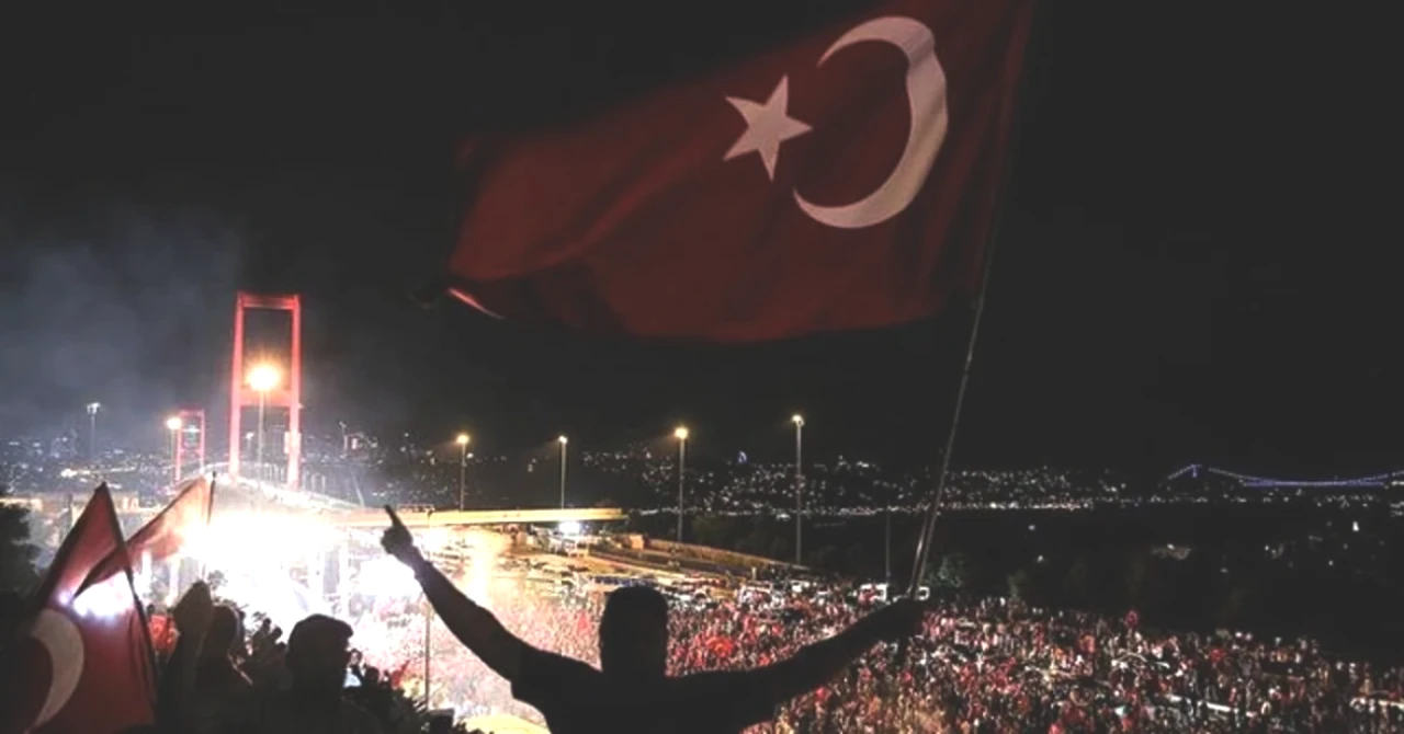 15 Temmuz Resmi Tatil Mi? Bankalar, Hastaneler ve Noterler Açık mı, Kapalı mı?