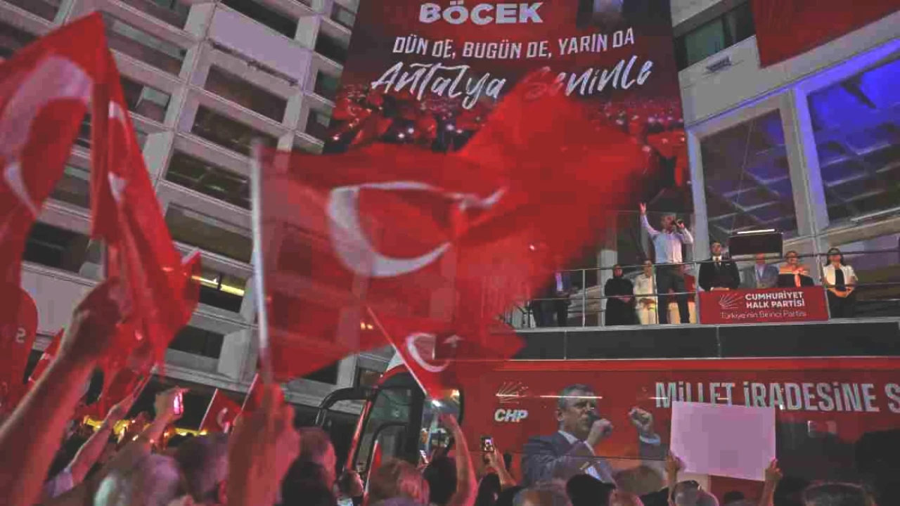 CHP Lideri Özgür Özel, Muhittin Böcek'e Destek Mesajı Yayınladı!