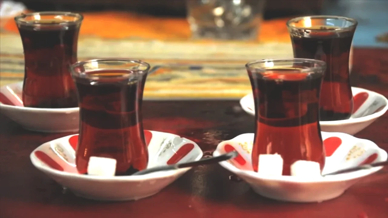 Mavi Yemişli Çay Türkiye'ye Geliyor! Çay Kültüründe Yeni Dönem Başlıyor