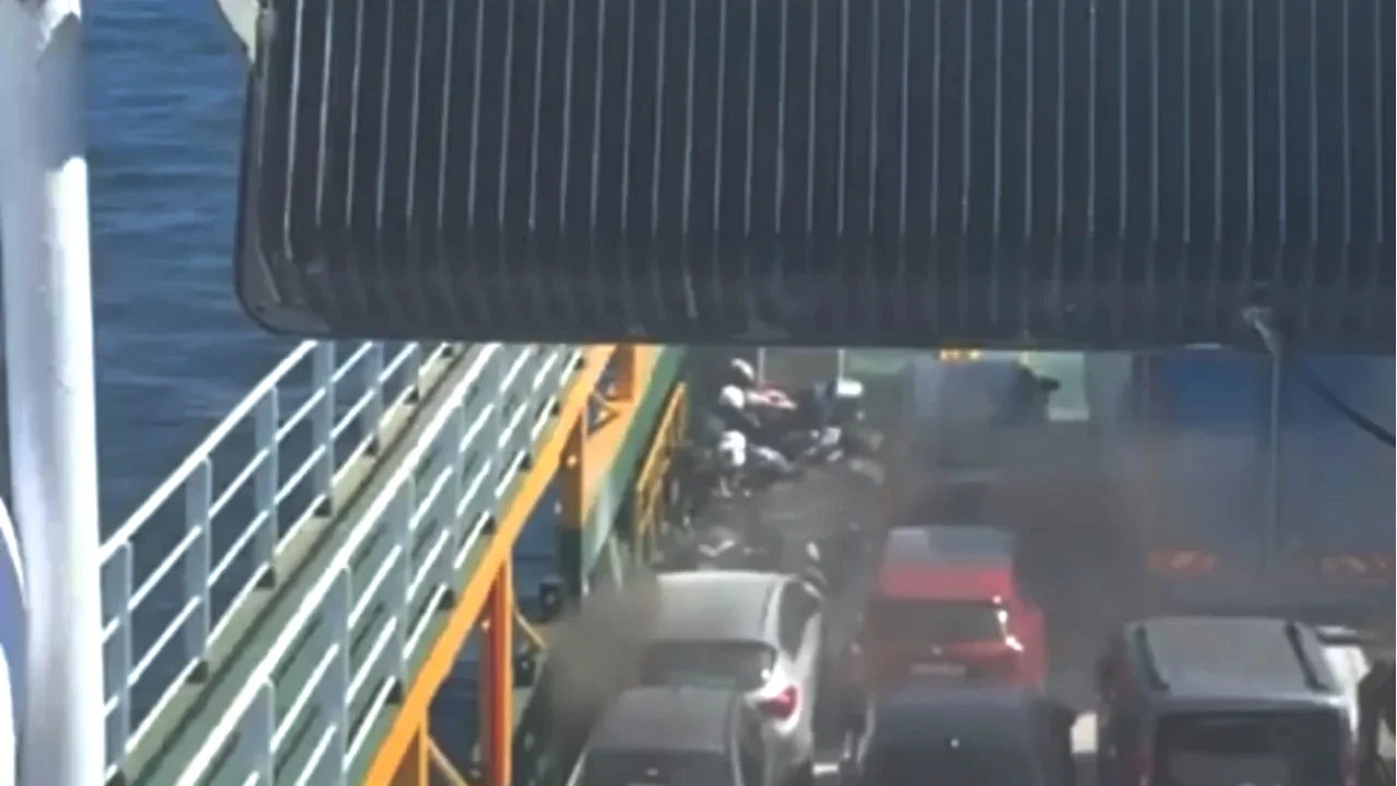 Denizin Ortasında Korkutan Anlar! Feribotta Yangın, 200 Yolcu Tahliye Edildi!