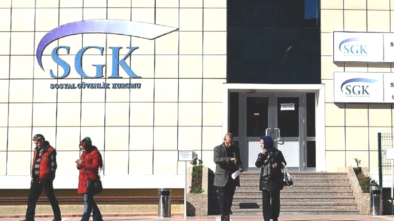 SGK'dan Borç ve Hak Kaybı Tehlikesi! Cebinizden Gidecek Ücretlere Dikkat!