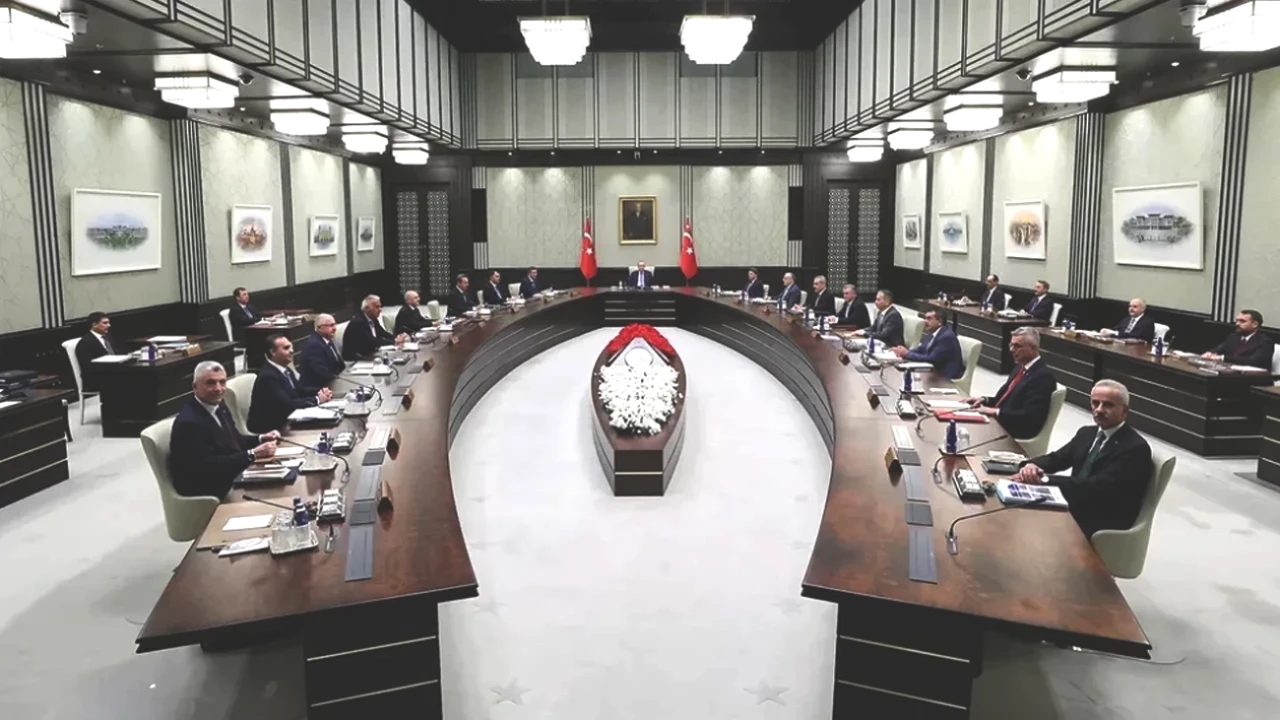 Kulis Bombası: Kabinede Değişiklik İddiaları Gündemde!